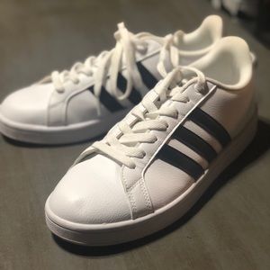 Adidas Grand Court tennis shoes